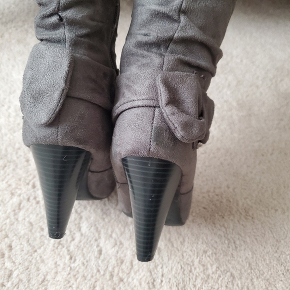 Mid calf heeled boots - Picture 2 of 7